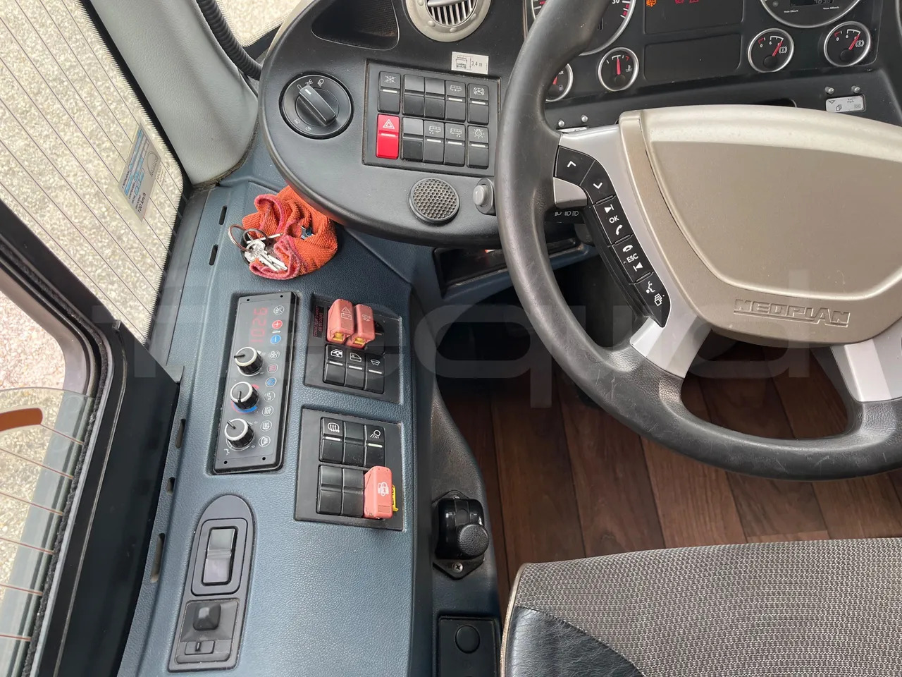 Туристический автобус Neoplan JETLINER: фото 28 Туристический автобус Neoplan JETLINER: фото 28