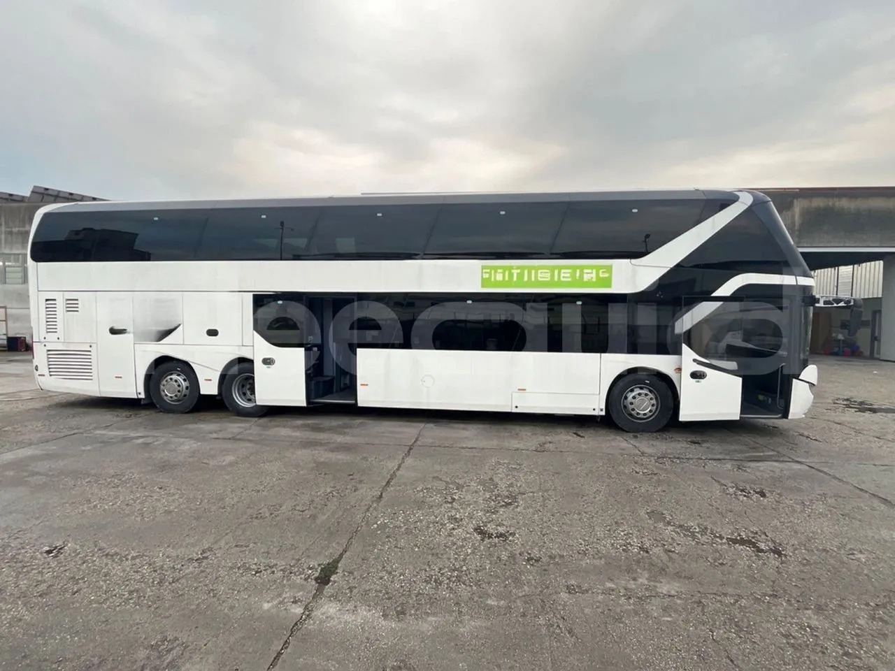Двухэтажный автобус Neoplan Skyliner: фото 14