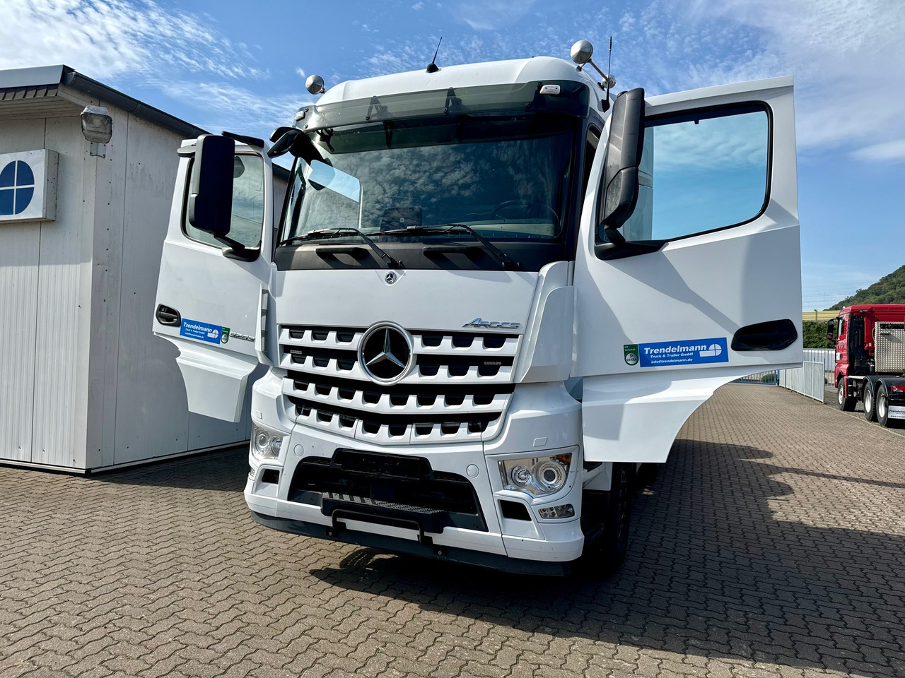 MERCEDES-BENZ Arocs 3553 4 Achsen Tridem - Крюковой мультилифт: фото 2 MERCEDES-BENZ Arocs 3553 4 Achsen Tridem - Крюковой мультилифт: фото 2