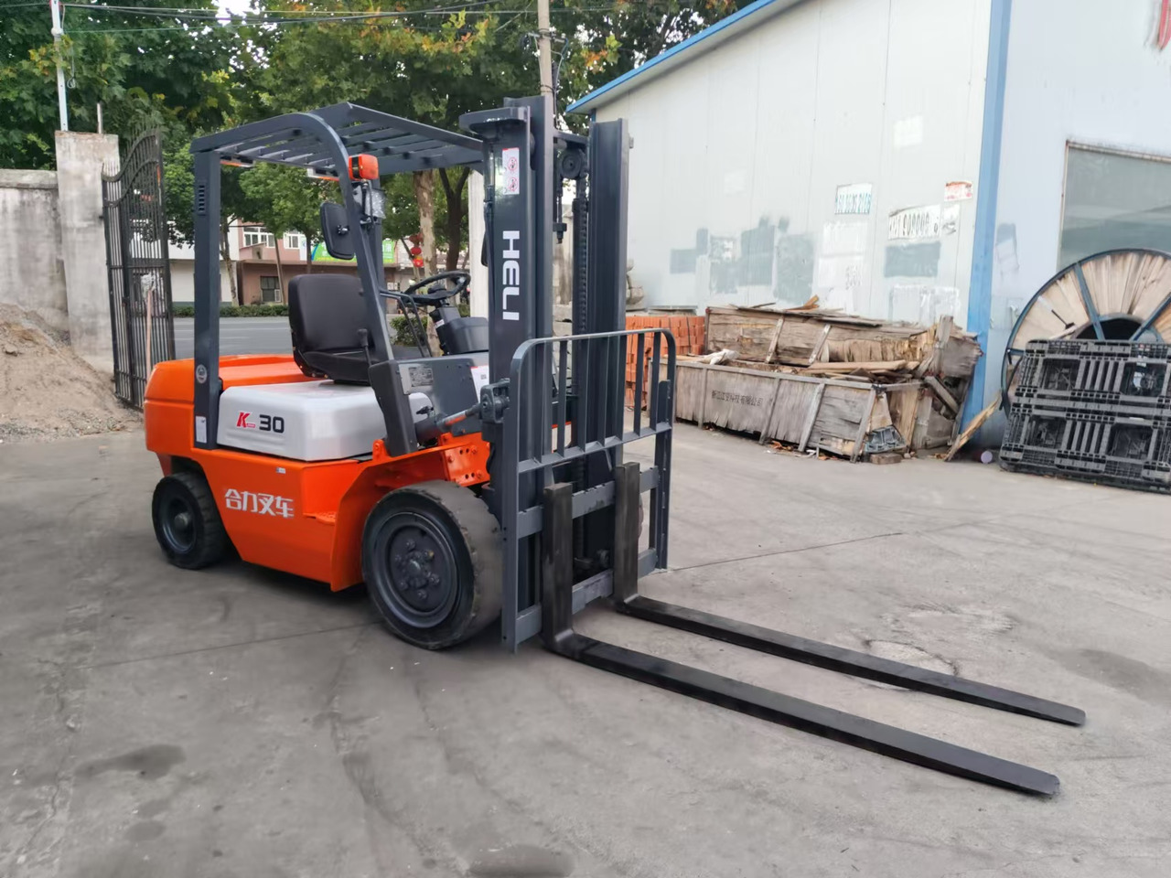 HELI k30 used 3 ton diesel forklift Customizable mast clamps low price - Дизельный погрузчик: фото 5 HELI k30 used 3 ton diesel forklift Customizable mast clamps low price - Дизельный погрузчик: фото 5
