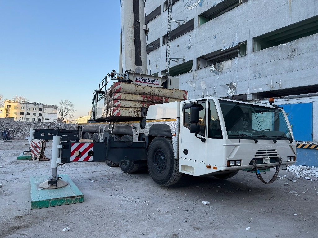 Demag AC 200-1 - Вседорожный кран: фото 1 Demag AC 200-1 - Вседорожный кран: фото 1