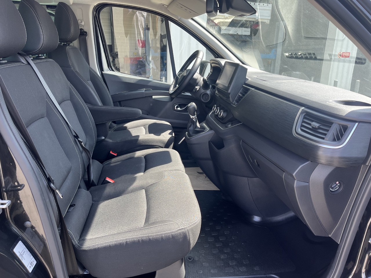 Микроавтобус, Пассажирский фургон RENAULT TRAFIC 2.0DCI150 L2H1: фото 7