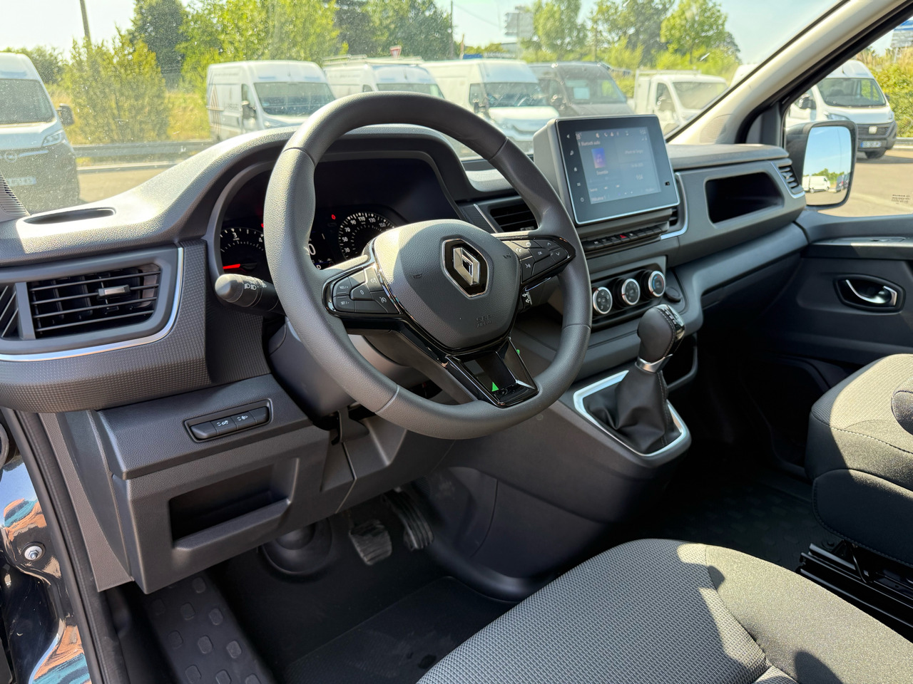 RENAULT Trafic лизинг RENAULT Trafic: фото 10 RENAULT Trafic лизинг RENAULT Trafic: фото 10