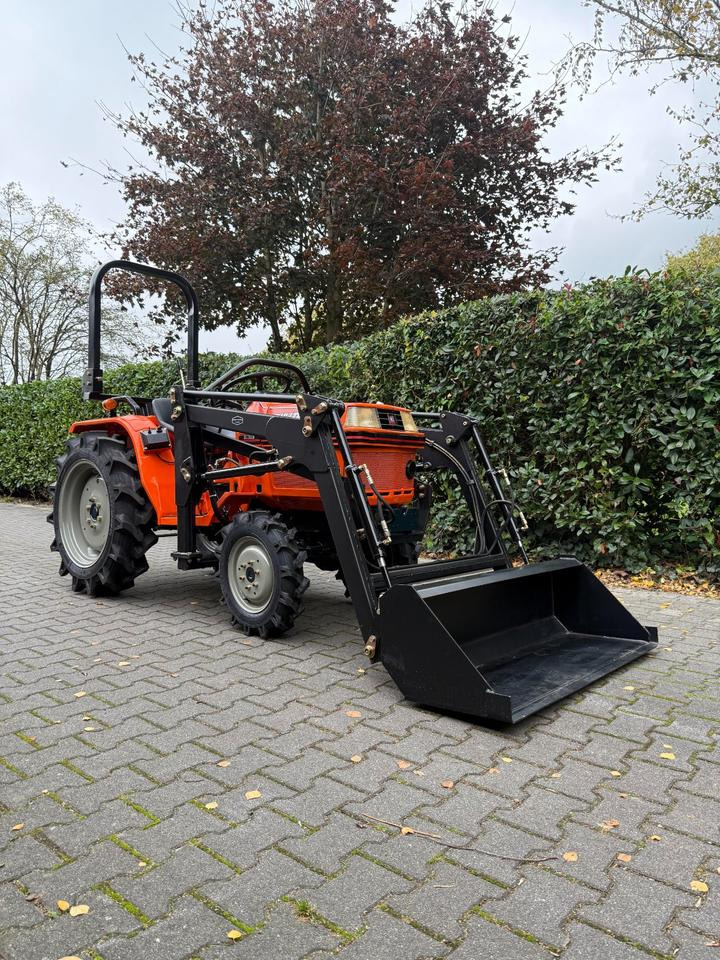 Kleintraktor Kubota B1-17 mit Frontlader ab 125 € pro Monat. - Минитрактор: фото 2 Kleintraktor Kubota B1-17 mit Frontlader ab 125 € pro Monat. - Минитрактор: фото 2