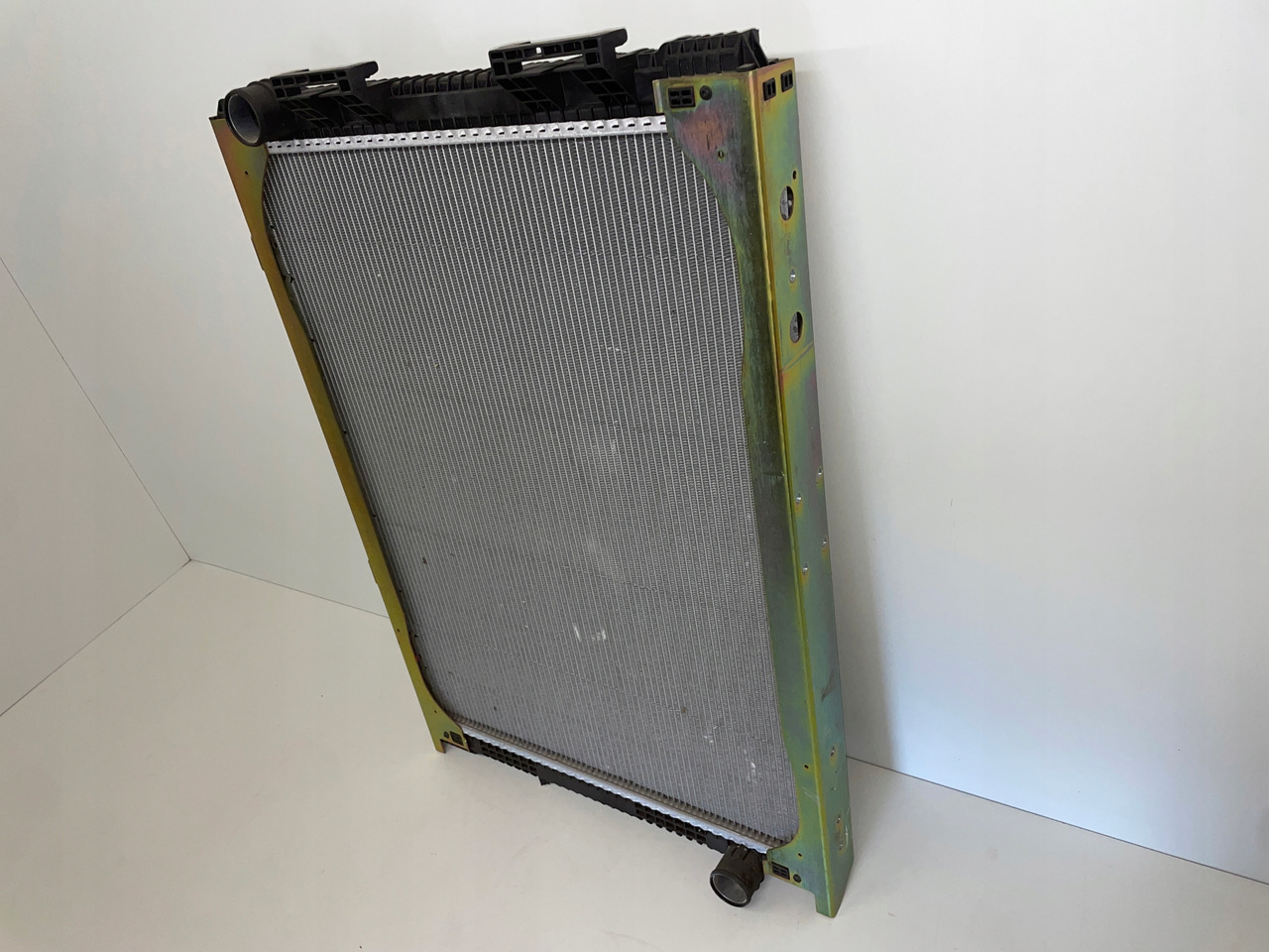 CHŁODNICA WODY MAN F2000 F 90 F 2000 F90 81061016437 - Помпа для Грузовиков: фото 3 CHŁODNICA WODY MAN F2000 F 90 F 2000 F90 81061016437 - Помпа для Грузовиков: фото 3