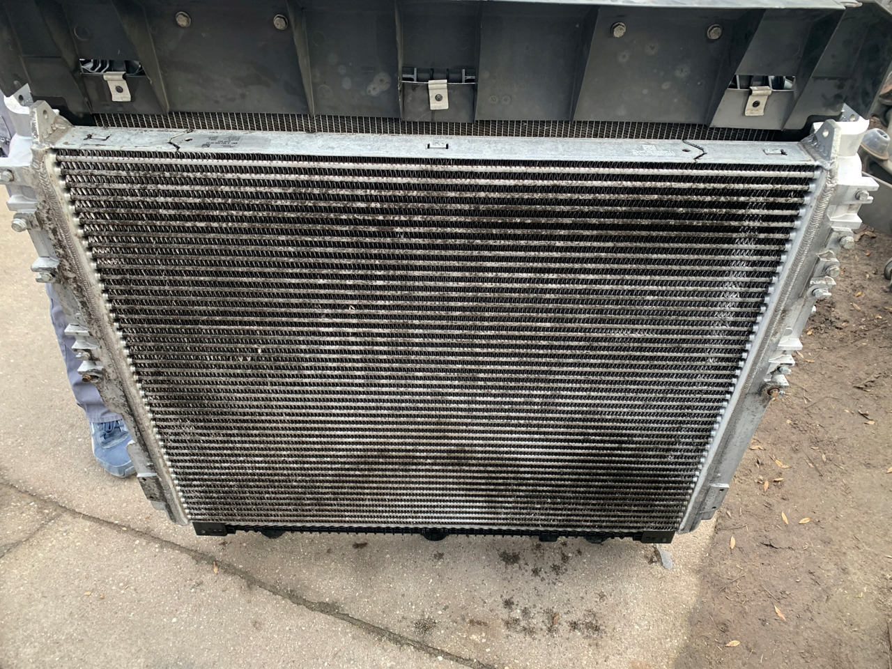 CHŁODNICA WODY POWIETRZA MERCEDES ACTROS MP4 MP 4 - Радиатор для Грузовиков: фото 2 CHŁODNICA WODY POWIETRZA MERCEDES ACTROS MP4 MP 4 - Радиатор для Грузовиков: фото 2