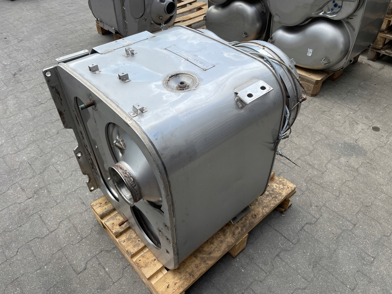 KATALIZATOR MAN TGX TGS EURO 6 DPF TŁUMIK WYDECH 81151036114 - Выхлопная труба для Грузовиков: фото 4 KATALIZATOR MAN TGX TGS EURO 6 DPF TŁUMIK WYDECH 81151036114 - Выхлопная труба для Грузовиков: фото 4