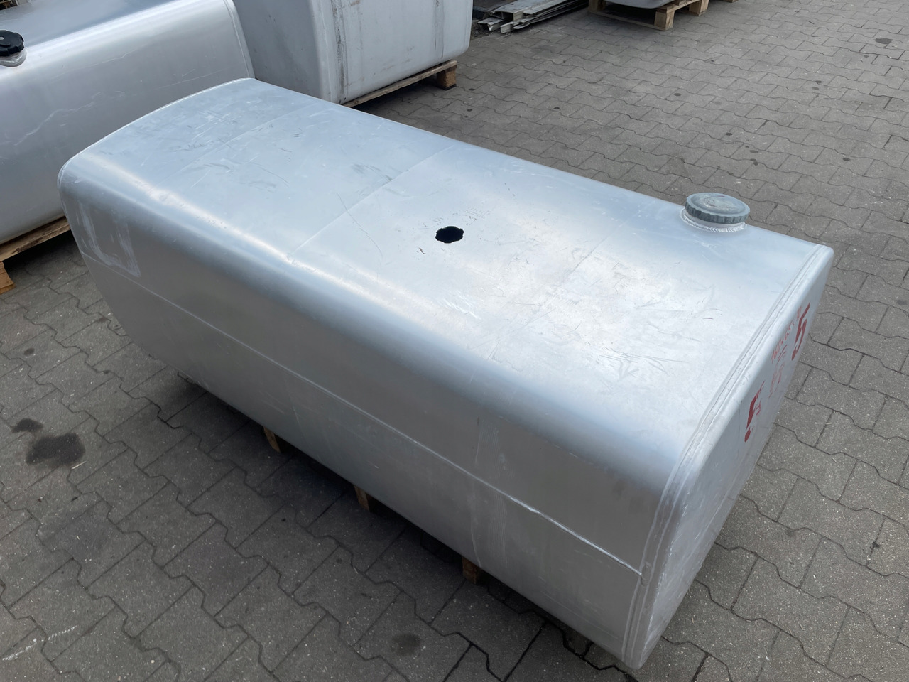 Топливный бак для Грузовиков ZBIORNIK PALIWA VOLVO FH 12 FH12 20393553: фото 6 Топливный бак для Грузовиков ZBIORNIK PALIWA VOLVO FH 12 FH12 20393553: фото 6