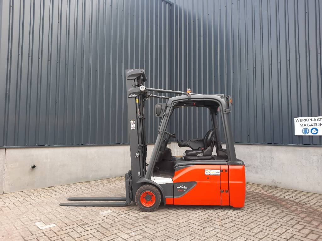 Linde E20L-02 - Электропогрузчик: фото 1 Linde E20L-02 - Электропогрузчик: фото 1