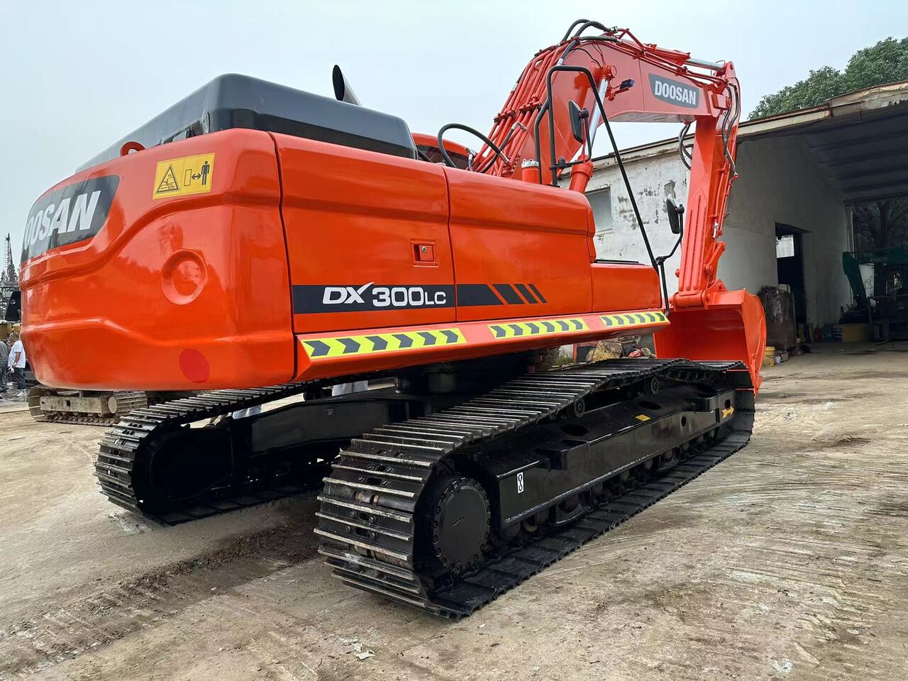DOOSAN DX300LC - Гусеничный экскаватор: фото 1 DOOSAN DX300LC - Гусеничный экскаватор: фото 1