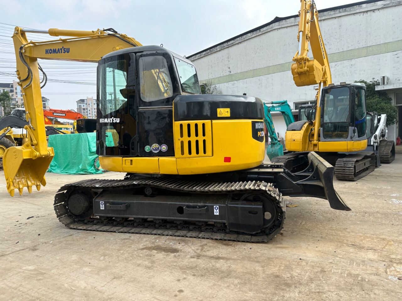 KOMATSU PC128us - Гусеничный экскаватор: фото 1 KOMATSU PC128us - Гусеничный экскаватор: фото 1
