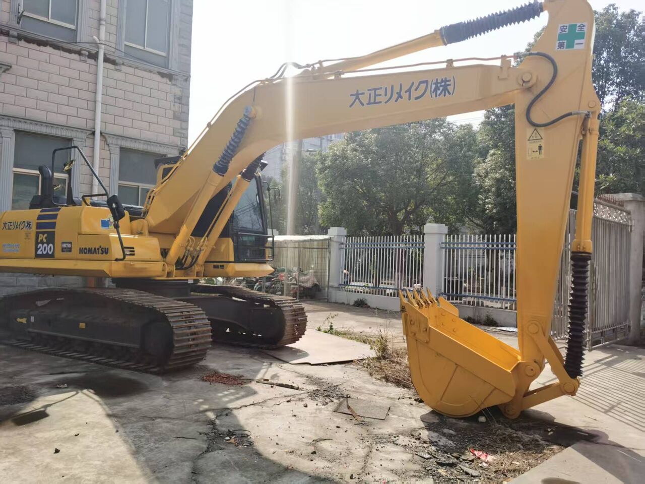 KOMATSU PC200-8N1 - Гусеничный экскаватор: фото 1 KOMATSU PC200-8N1 - Гусеничный экскаватор: фото 1