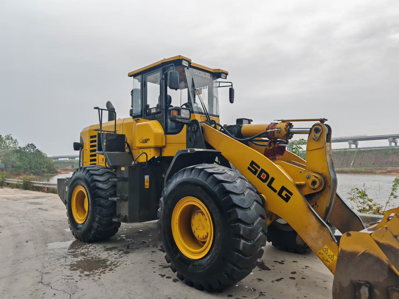 SDLG L955H - Колёсный погрузчик: фото 2 SDLG L955H - Колёсный погрузчик: фото 2