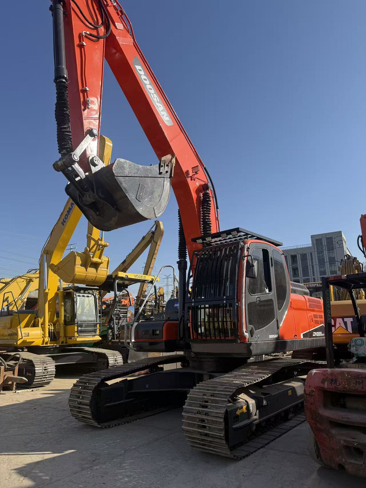 Doosan DX225LC - Гусеничный экскаватор: фото 2 Doosan DX225LC - Гусеничный экскаватор: фото 2