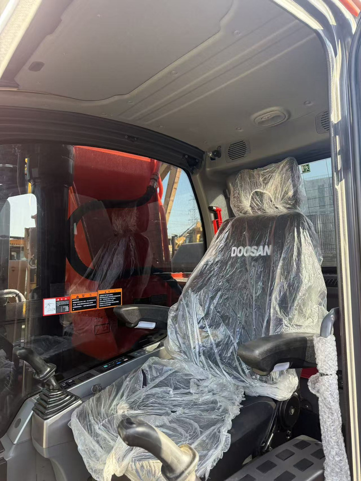 Doosan DX225LC - Гусеничный экскаватор: фото 1 Doosan DX225LC - Гусеничный экскаватор: фото 1