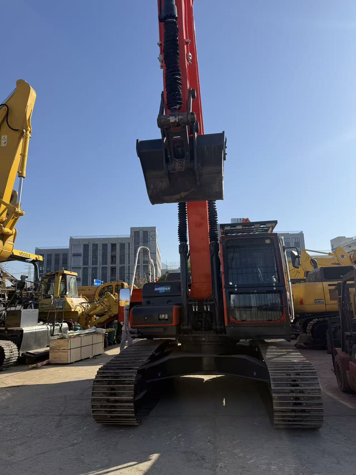 Doosan DX225LC - Гусеничный экскаватор: фото 3 Doosan DX225LC - Гусеничный экскаватор: фото 3