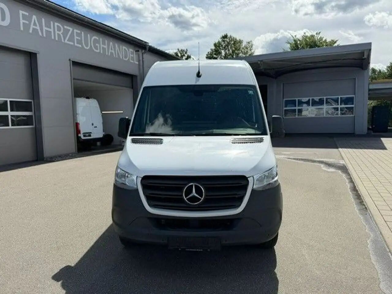 Mercedes-Benz Sprinter 317 CDI Maxi Lang Klima MBUX RWD - Цельнометаллический фургон: фото 3 Mercedes-Benz Sprinter 317 CDI Maxi Lang Klima MBUX RWD - Цельнометаллический фургон: фото 3
