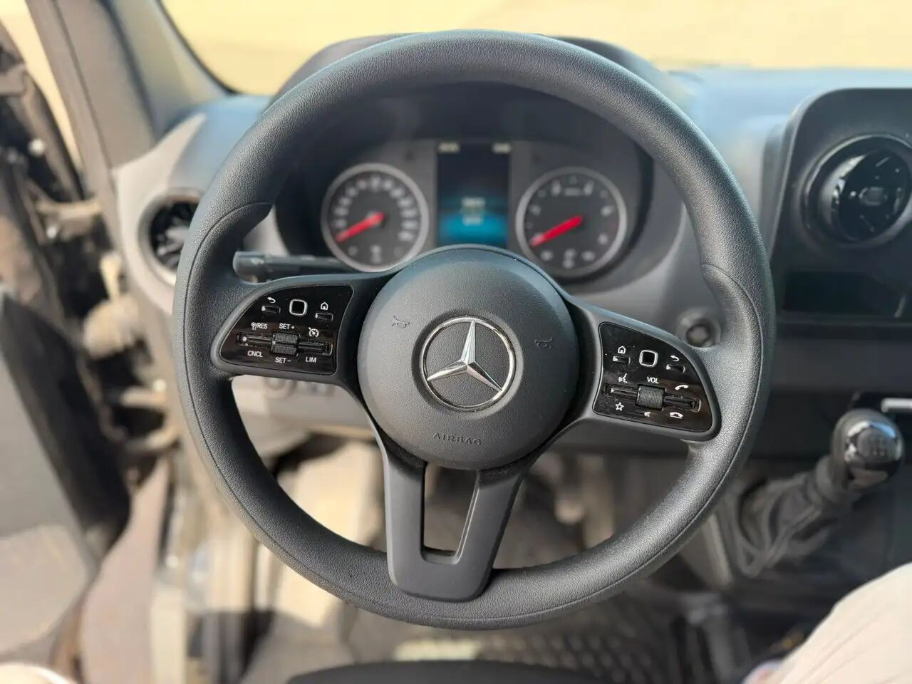 Mercedes-Benz Sprinter 317 CDI Maxi Lang Klima MBUX RWD - Цельнометаллический фургон: фото 4 Mercedes-Benz Sprinter 317 CDI Maxi Lang Klima MBUX RWD - Цельнометаллический фургон: фото 4