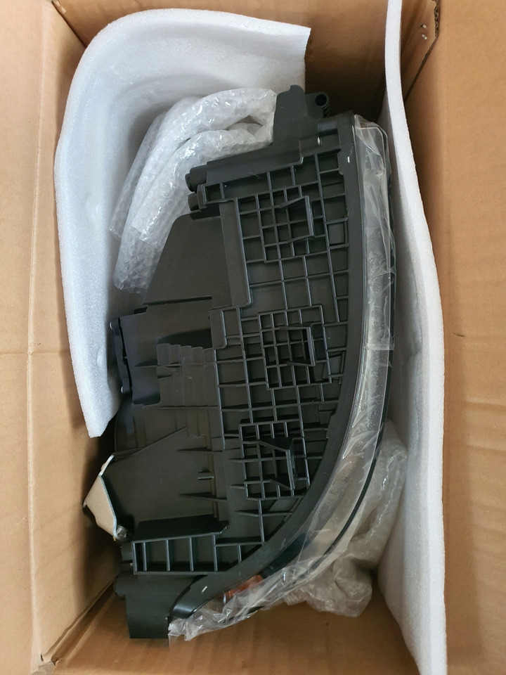 NOWY REFLEKTOR VOLVO FH4 PRAWY - Кузов и экстерьер для Грузовиков: фото 3 NOWY REFLEKTOR VOLVO FH4 PRAWY - Кузов и экстерьер для Грузовиков: фото 3