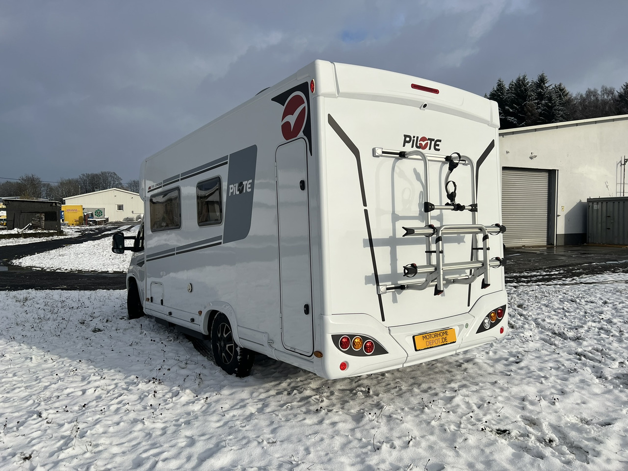 Pilote Pacific P696D Hubbett - Solar - Markise - Полуинтегрированный автодом: фото 2 Pilote Pacific P696D Hubbett - Solar - Markise - Полуинтегрированный автодом: фото 2