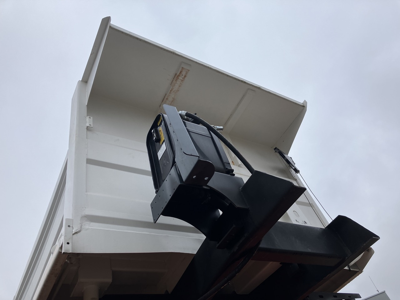 Новый Кузов для самосвала для транспортировки сыпучих материалов 10m3: фото 7