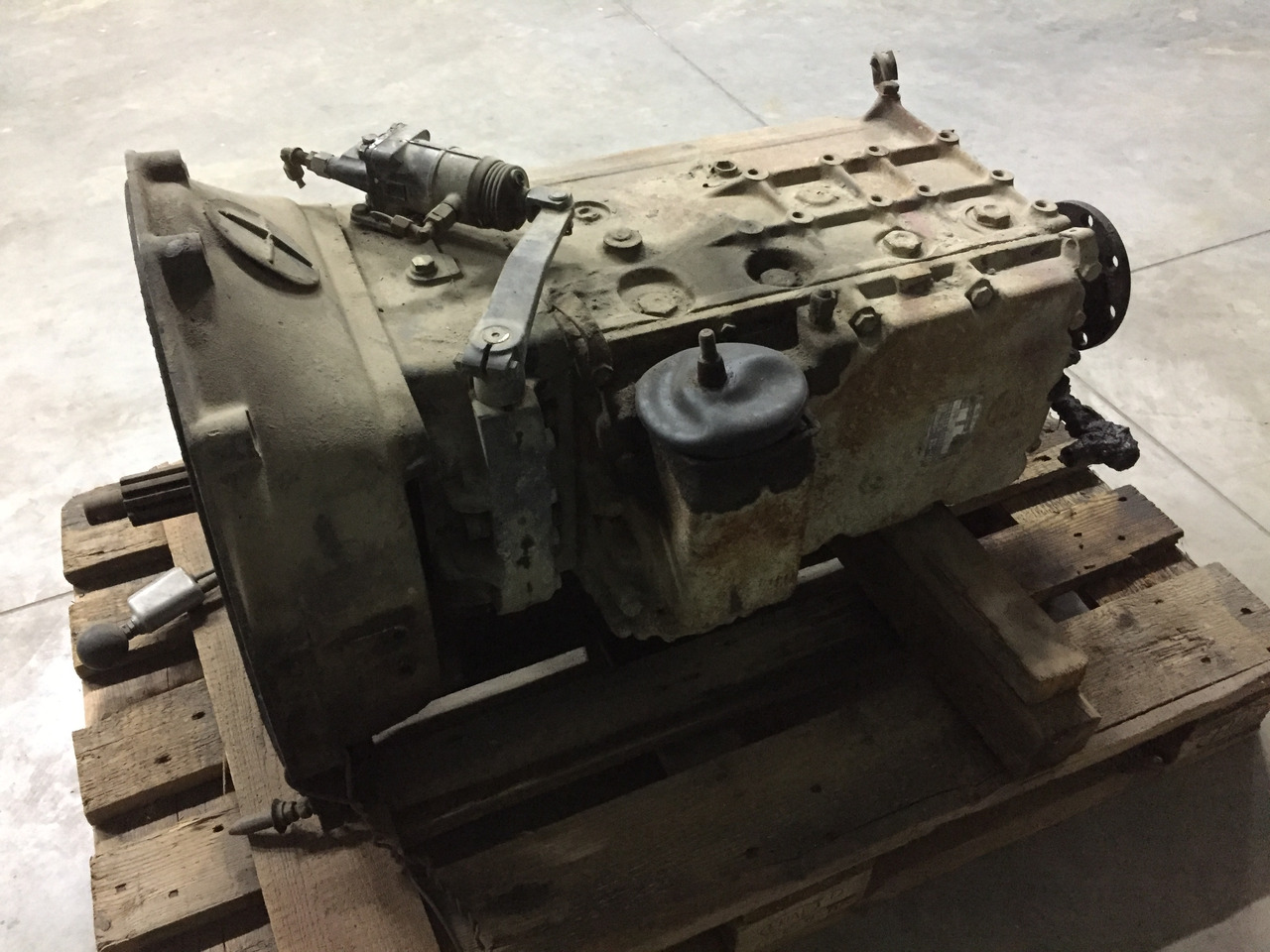 Gebrauchtes Getriebe MAN 26.240, Typ : ZF AK 6.90 / GV 90, Artikel - Nr. : 81.99999 - 9999 - Коробка передач для Грузовиков: фото 4 Gebrauchtes Getriebe MAN 26.240, Typ : ZF AK 6.90 / GV 90, Artikel - Nr. : 81.99999 - 9999 - Коробка передач для Грузовиков: фото 4