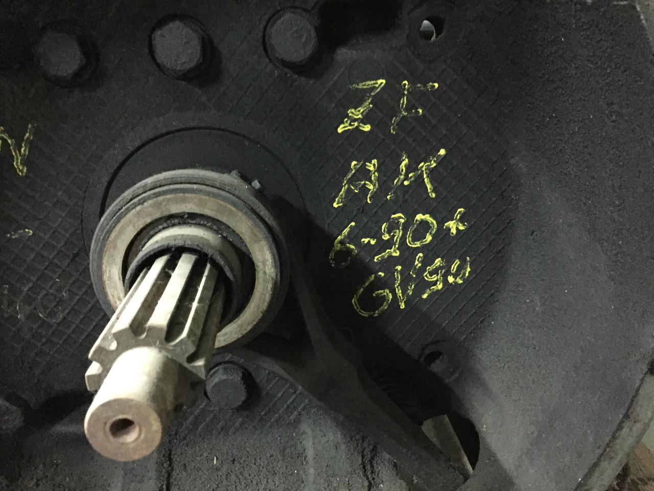 Gebrauchtes Getriebe MAN 26.240, Typ : ZF AK 6.90 / GV 90, Artikel - Nr. : 81.99999 - 9999 - Коробка передач для Грузовиков: фото 2 Gebrauchtes Getriebe MAN 26.240, Typ : ZF AK 6.90 / GV 90, Artikel - Nr. : 81.99999 - 9999 - Коробка передач для Грузовиков: фото 2