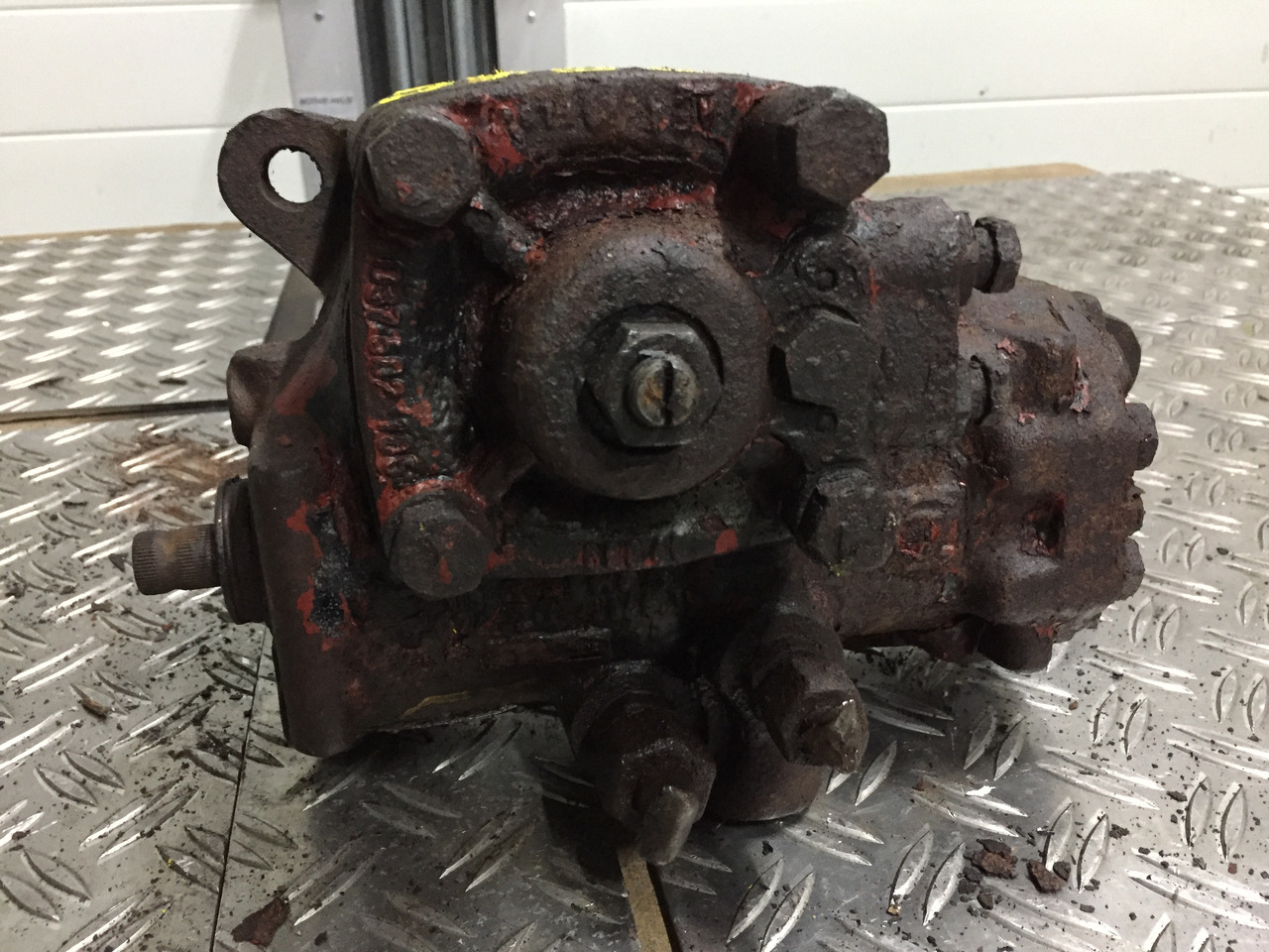 Gebrauchtes Lenkgetriebe IVECO 8013, Artikel - Nr.: 81.9999 - 9999 - Рулевой механизм для Грузовиков: фото 2 Gebrauchtes Lenkgetriebe IVECO 8013, Artikel - Nr.: 81.9999 - 9999 - Рулевой механизм для Грузовиков: фото 2