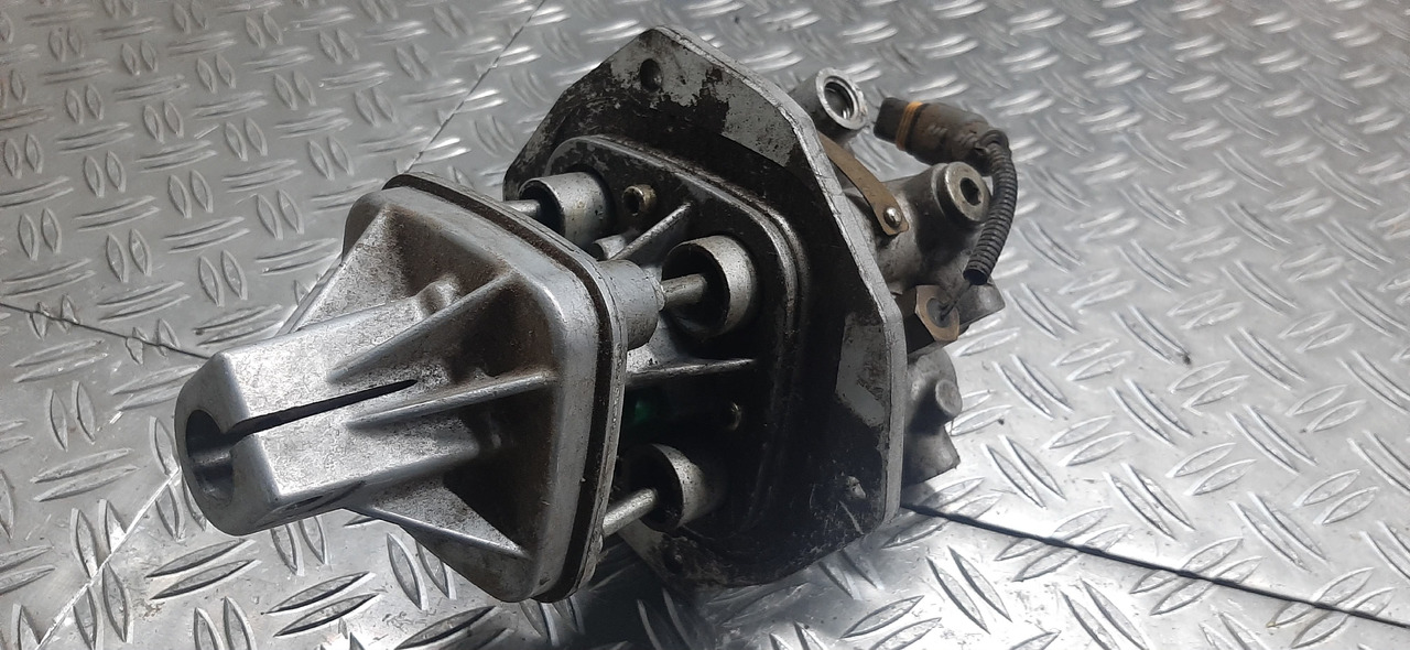 Gebrauchtes MAN Schaltgerät für Getriebe, Artikel - Nr. : 81.32605 - 6111 - Коробка передач и запчасти для Грузовиков: фото 5 Gebrauchtes MAN Schaltgerät für Getriebe, Artikel - Nr. : 81.32605 - 6111 - Коробка передач и запчасти для Грузовиков: фото 5