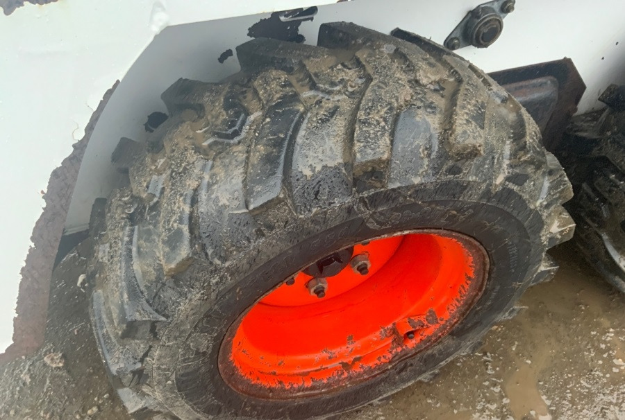 Мини-погрузчик с бортовым поворотом BOBCAT S70: фото 8