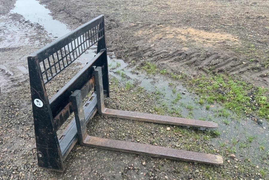 Мини-погрузчик с бортовым поворотом BOBCAT S70: фото 9