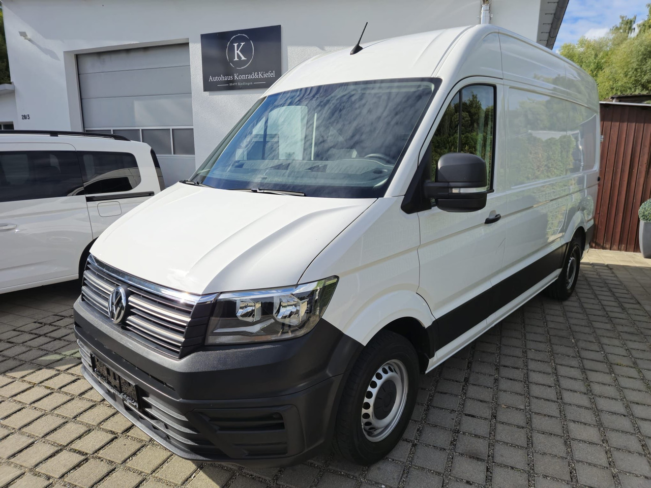 VOLKSWAGEN Crafter 35 mittellang Hochdach AppConnect/Kamera - Цельнометаллический фургон: фото 1 VOLKSWAGEN Crafter 35 mittellang Hochdach AppConnect/Kamera - Цельнометаллический фургон: фото 1