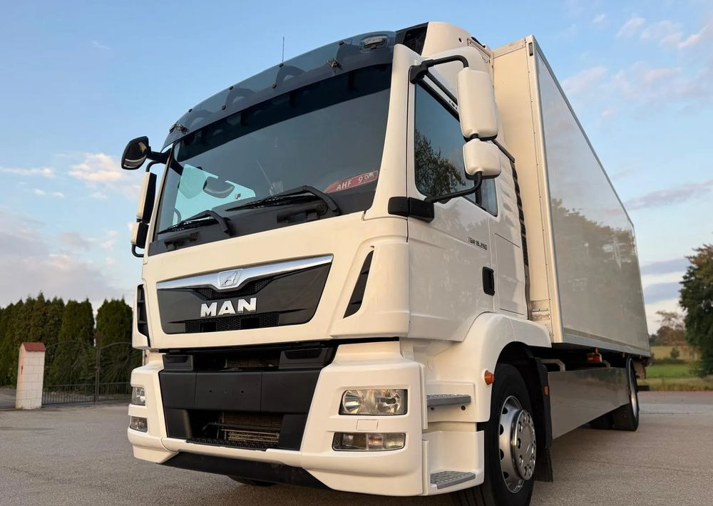MAN TGM18.290 4x2 ACC/ CHłODNIA Z WINDĄ /CARRIER 850MT /SYPIALKA / EURO6/ASO - Рефрижератор: фото 1 MAN TGM18.290 4x2 ACC/ CHłODNIA Z WINDĄ /CARRIER 850MT /SYPIALKA / EURO6/ASO - Рефрижератор: фото 1