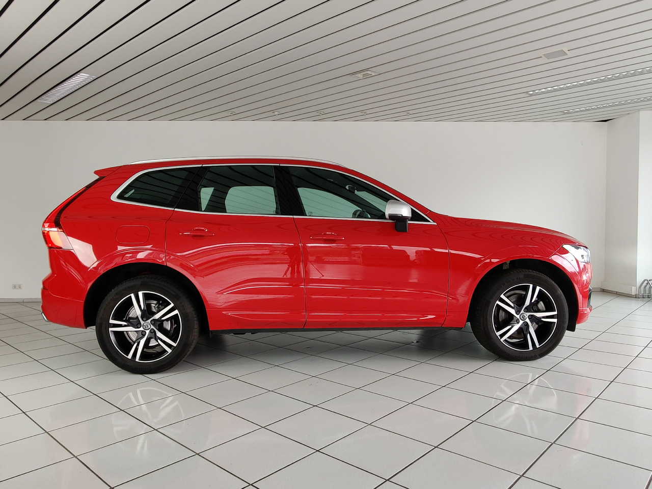 Volvo XC60 R Design AWD 228kW 360°Kam Pano Head-Up CD Apple - Внедорожник: фото 5 Volvo XC60 R Design AWD 228kW 360°Kam Pano Head-Up CD Apple - Внедорожник: фото 5