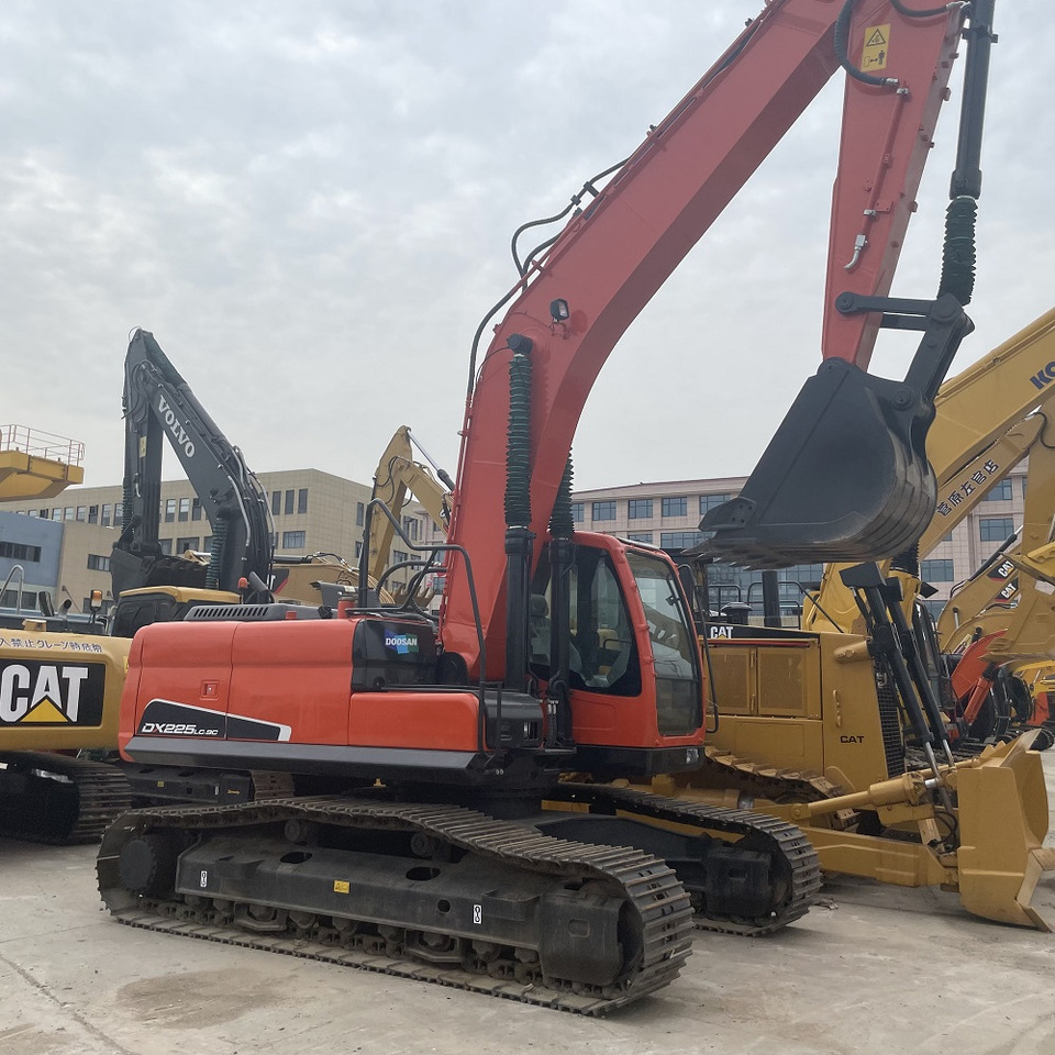 DOOSAN DX225LC-9C - Гусеничный экскаватор: фото 1 DOOSAN DX225LC-9C - Гусеничный экскаватор: фото 1