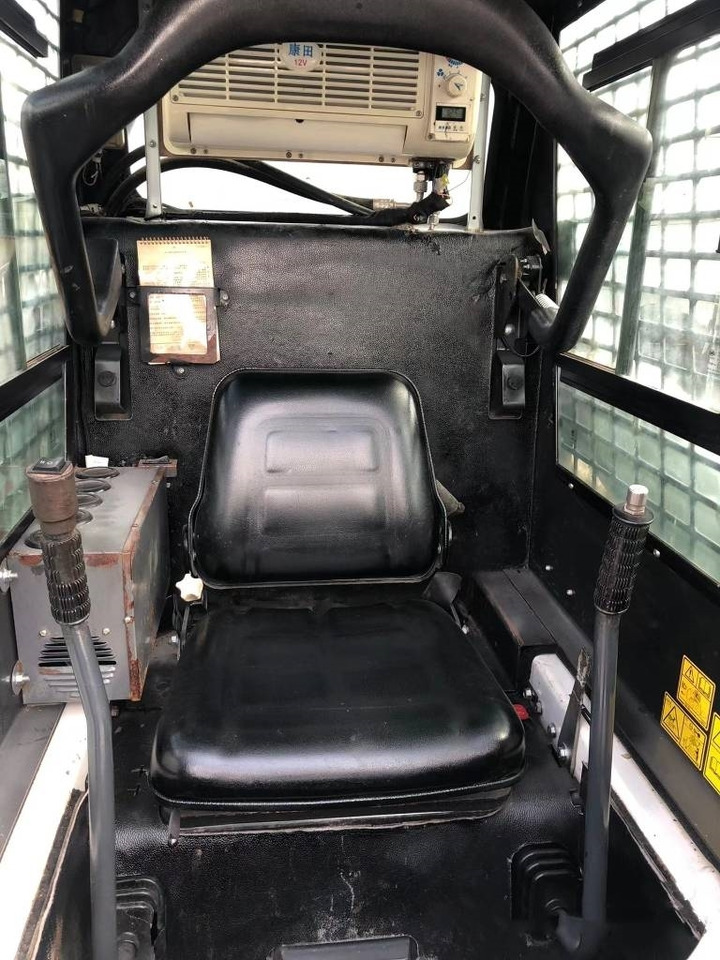 Bobcat S 16 - Мини-погрузчик с бортовым поворотом: фото 4 Bobcat S 16 - Мини-погрузчик с бортовым поворотом: фото 4