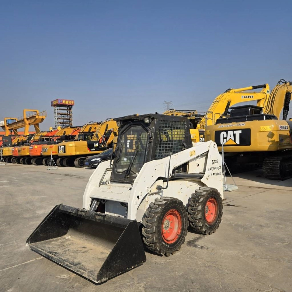 Bobcat S 185 - Мини-погрузчик с бортовым поворотом: фото 1 Bobcat S 185 - Мини-погрузчик с бортовым поворотом: фото 1