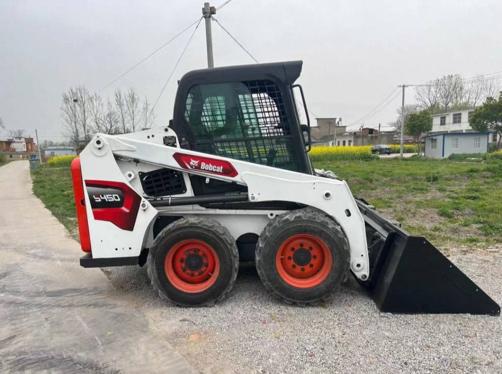Bobcat S 450 - Мини-погрузчик с бортовым поворотом: фото 1 Bobcat S 450 - Мини-погрузчик с бортовым поворотом: фото 1
