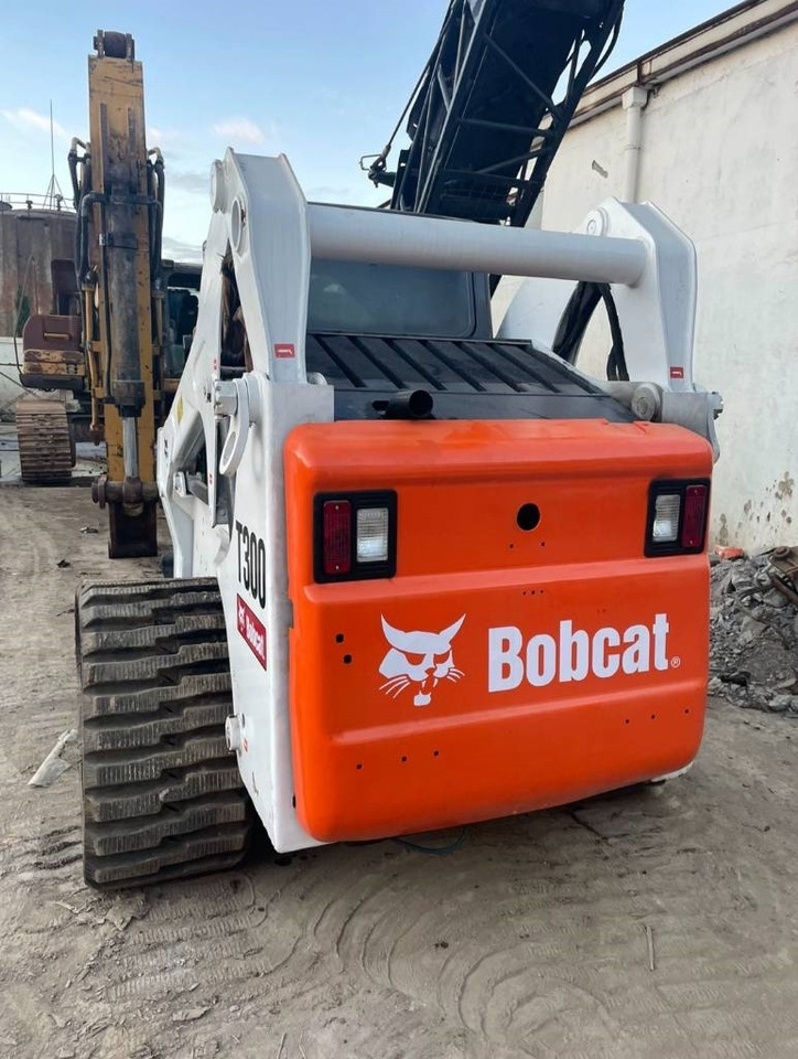 Bobcat T 300 - Мини-погрузчик с бортовым поворотом: фото 2 Bobcat T 300 - Мини-погрузчик с бортовым поворотом: фото 2
