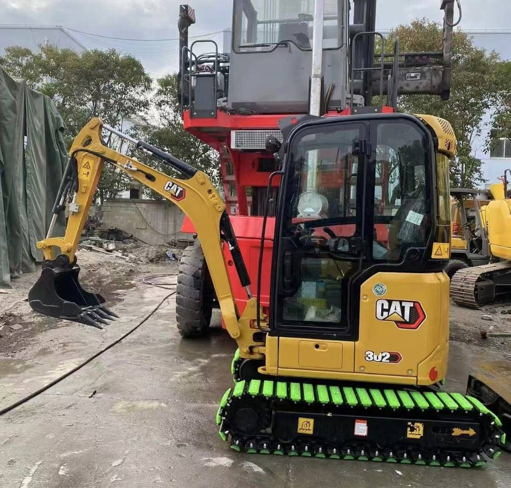 CAT 302 - Мини-экскаватор: фото 1 CAT 302 - Мини-экскаватор: фото 1