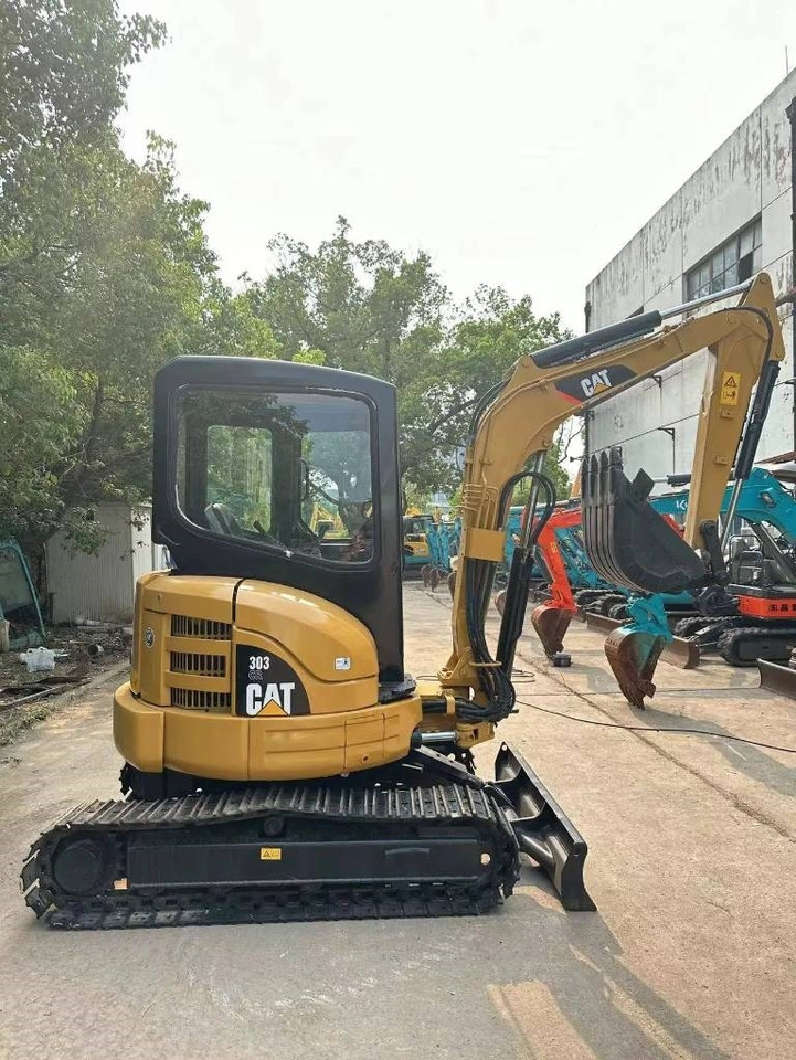 CAT 303 CR - Мини-экскаватор: фото 2 CAT 303 CR - Мини-экскаватор: фото 2