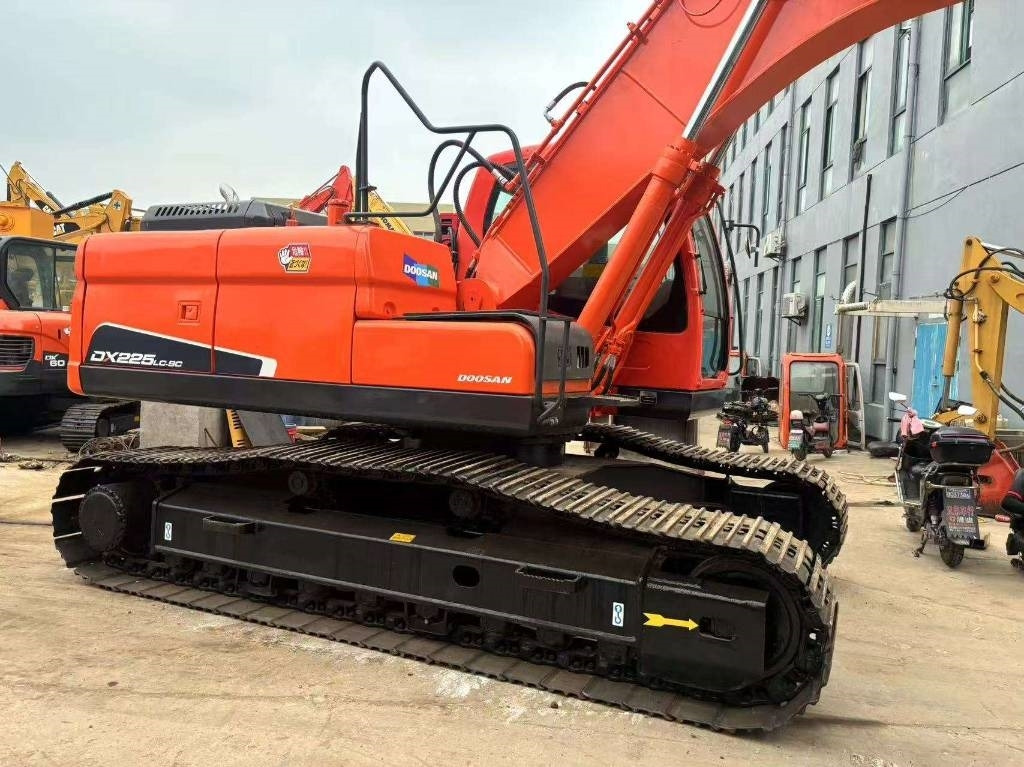 Doosan DX 225 LC - Гусеничный экскаватор: фото 2 Doosan DX 225 LC - Гусеничный экскаватор: фото 2