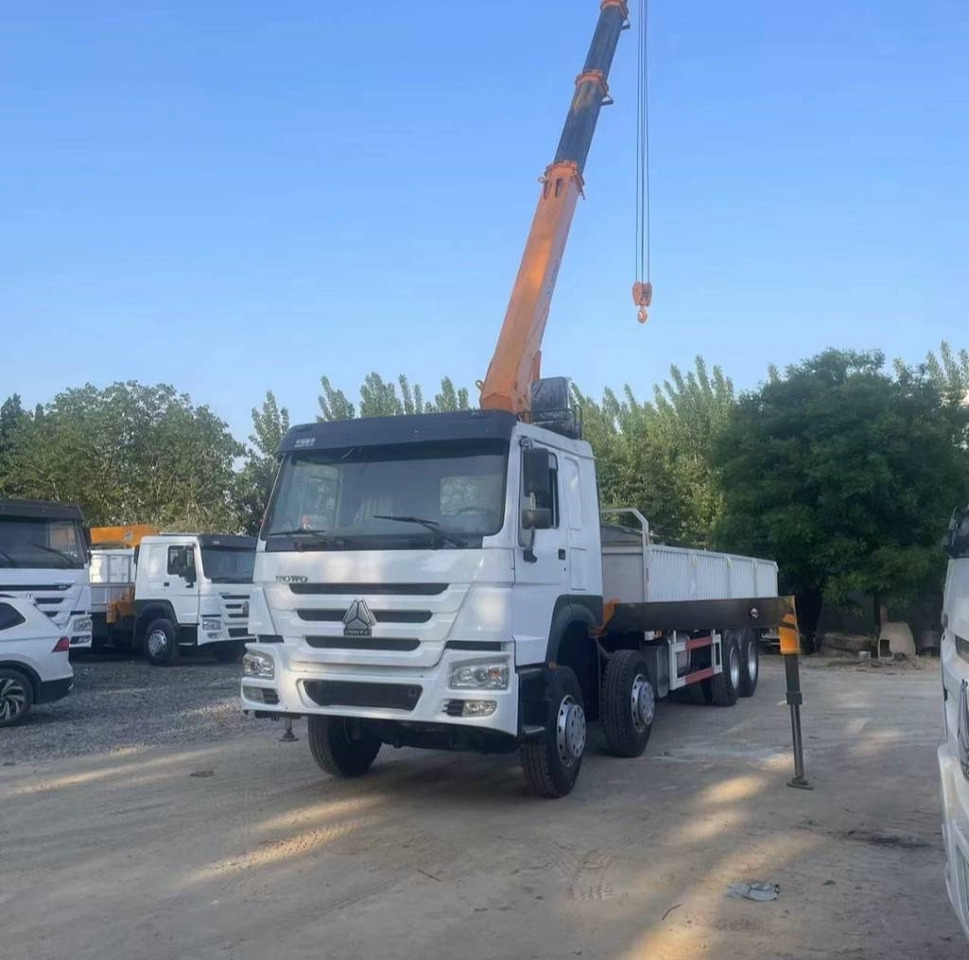 Howo 371 375 - Крюковой мультилифт: фото 2 Howo 371 375 - Крюковой мультилифт: фото 2