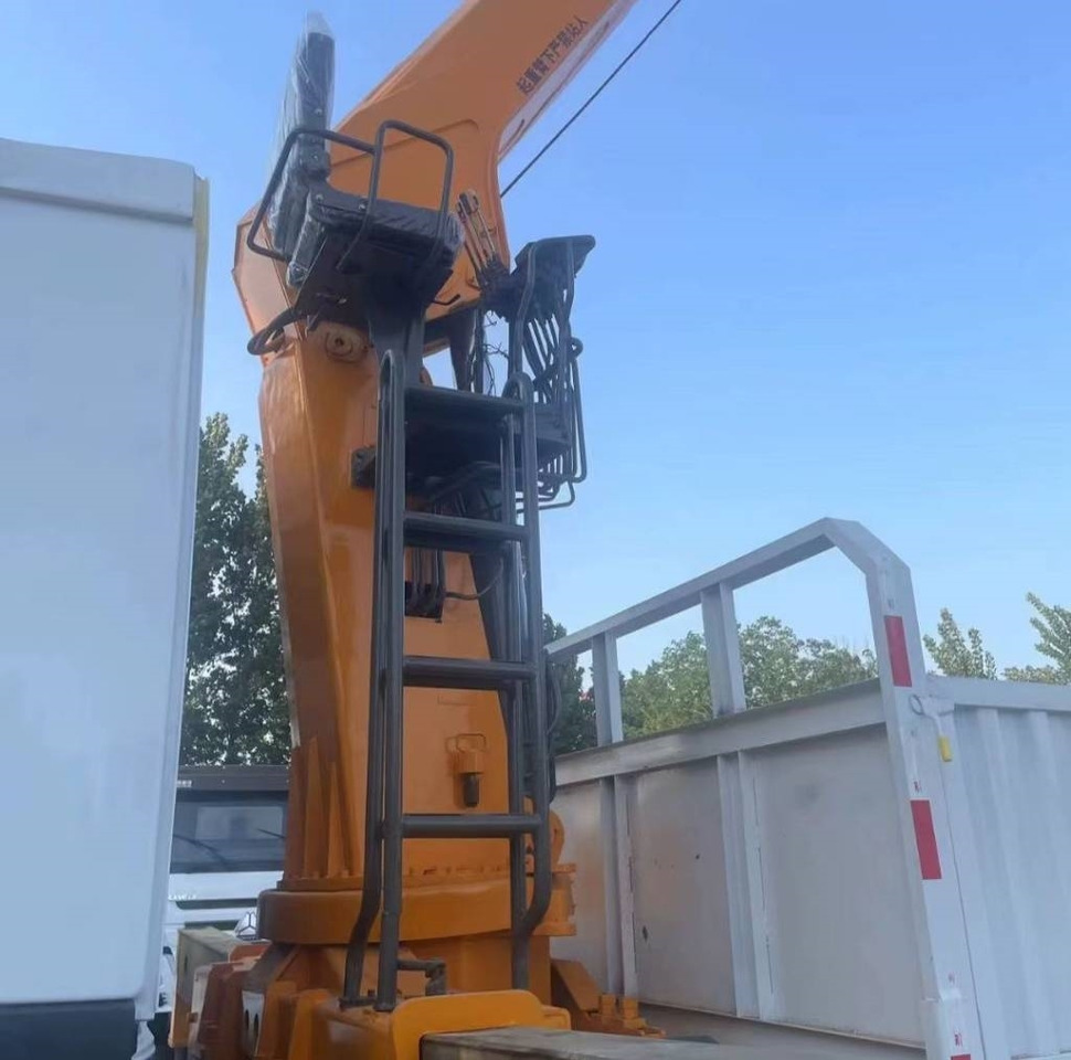 Howo 371 375 - Крюковой мультилифт: фото 5 Howo 371 375 - Крюковой мультилифт: фото 5