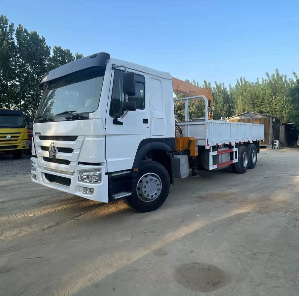 Howo 371 375 - Крюковой мультилифт: фото 3 Howo 371 375 - Крюковой мультилифт: фото 3