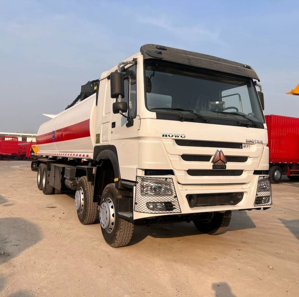 Howo 371 - Грузовик-цистерна: фото 1 Howo 371 - Грузовик-цистерна: фото 1