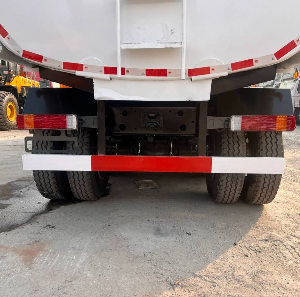 Howo 371 - Грузовик-цистерна: фото 5 Howo 371 - Грузовик-цистерна: фото 5