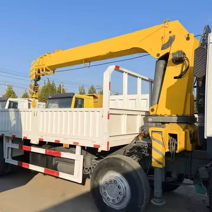 Howo 371 - Крюковой мультилифт: фото 5 Howo 371 - Крюковой мультилифт: фото 5