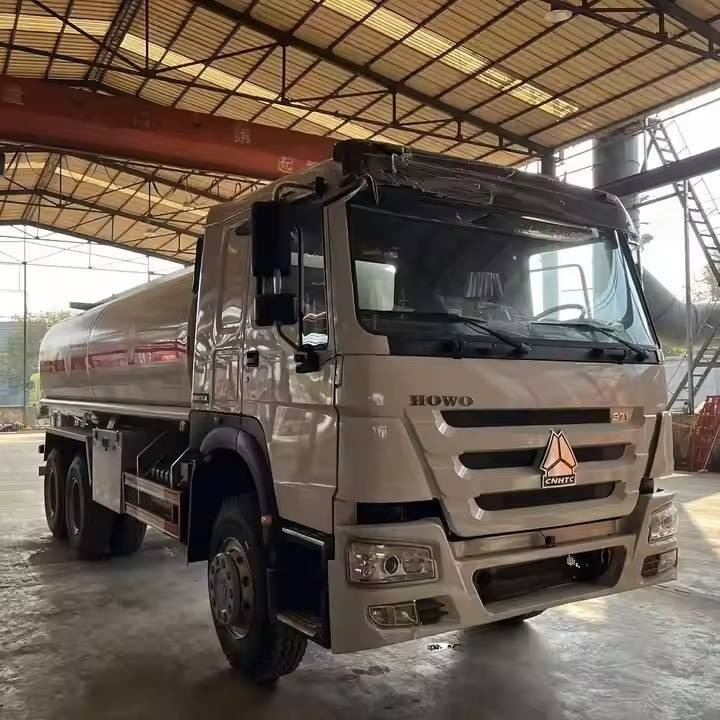Howo 371 - Грузовик-цистерна: фото 2 Howo 371 - Грузовик-цистерна: фото 2