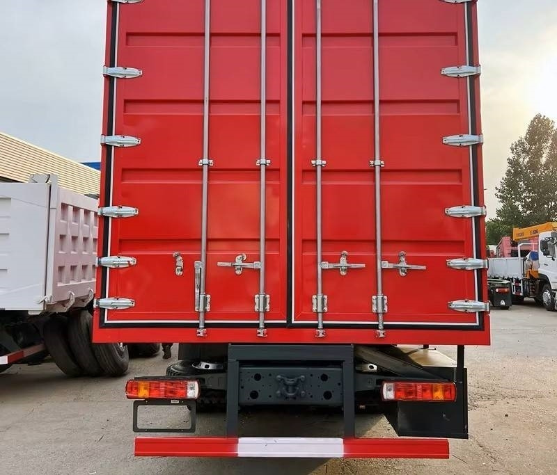 Howo 371 - Грузовик с закрытым кузовом: фото 5 Howo 371 - Грузовик с закрытым кузовом: фото 5